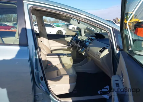 2016 Toyota Prius V Five z USA, uszkodzony, nr VIN JTDZN3EU4GJ054136